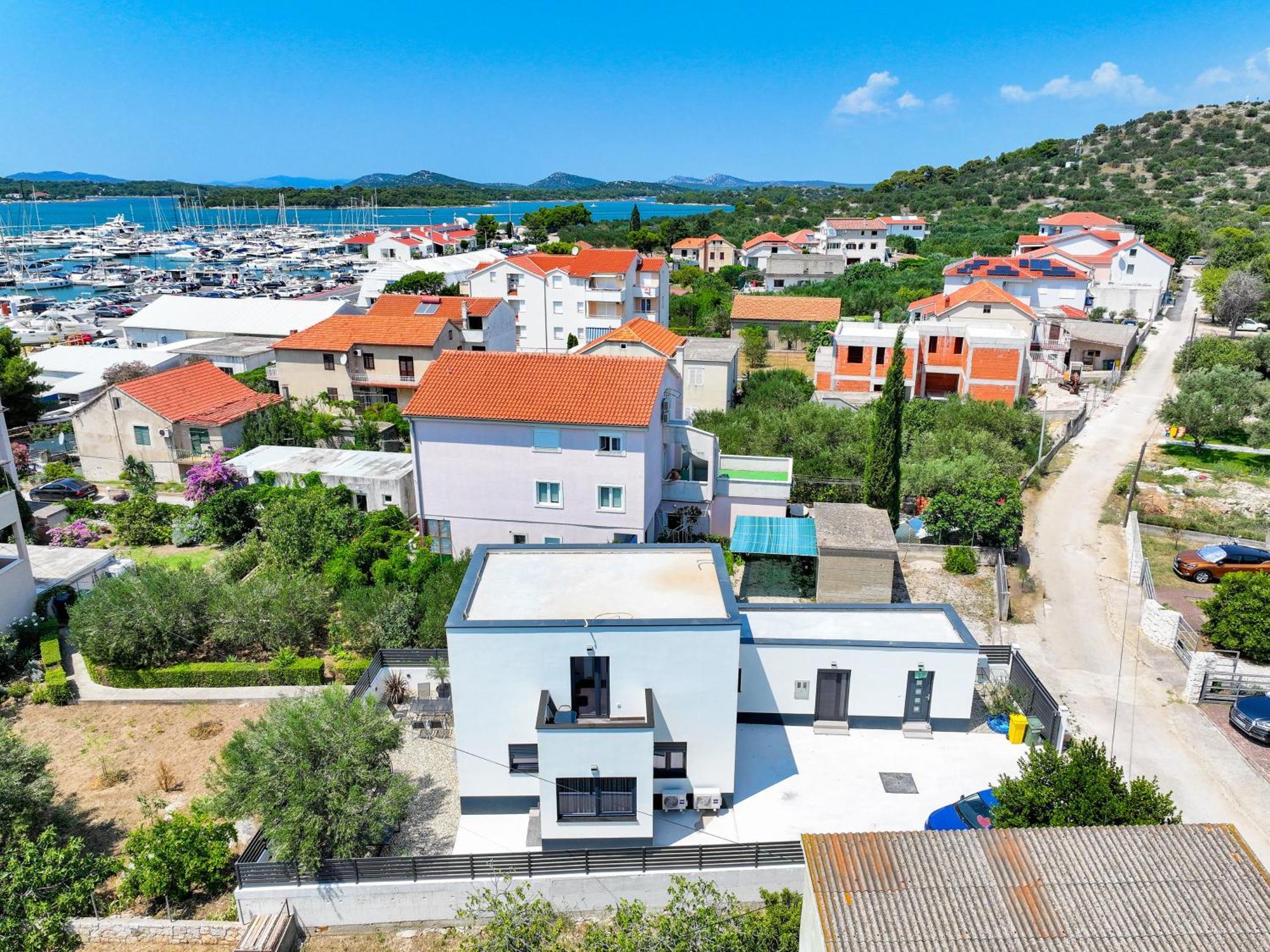 Luma 2 Luxury House On The *